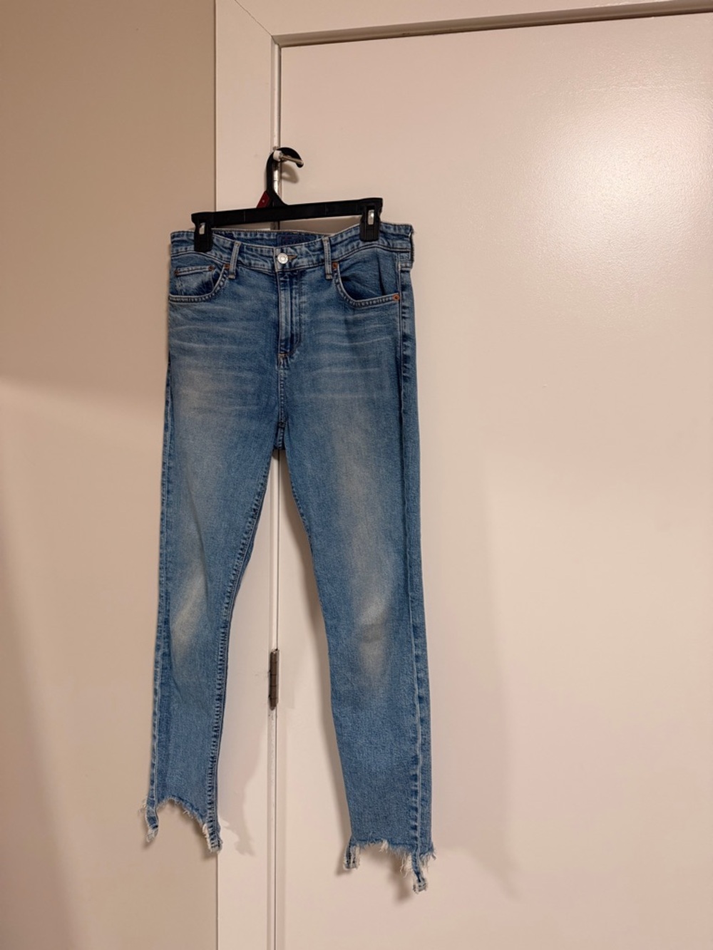 Lucky Brand Women’s Light Blue Skinny Jeans with Distressed Hem